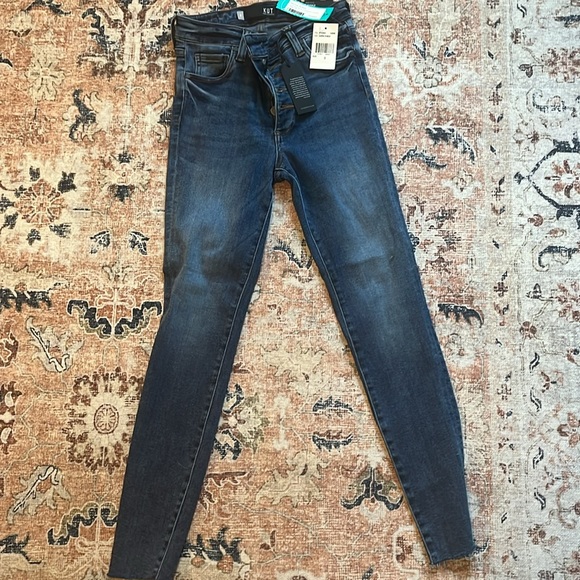 NEVER WORN Kut From The Kloth jeans! Skinny high ride distressed button front. - Picture 3 of 12